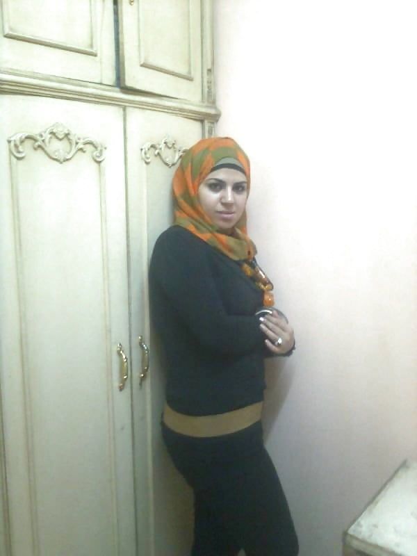 شرموطة محجبة بزازها روعة