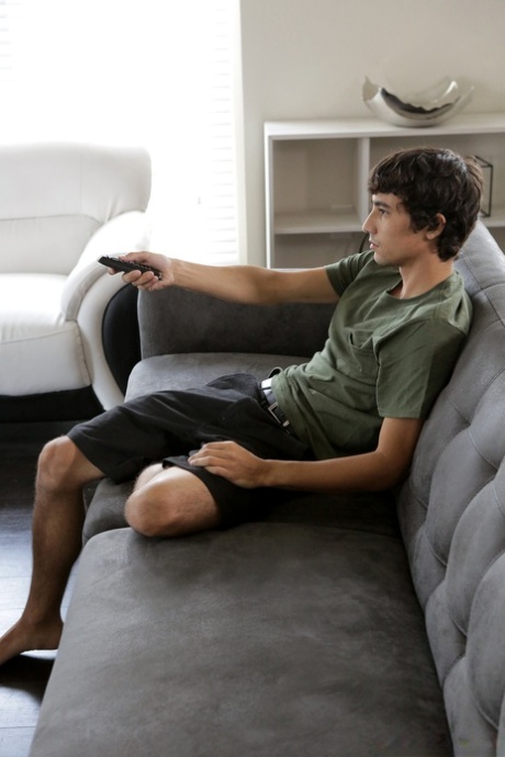 Lusty teen Izzy Lush gets her trimmed cunt dicked & jizzed by her stepbrother