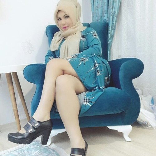 محجبات جذابات بسيقان سكسية مثيرة