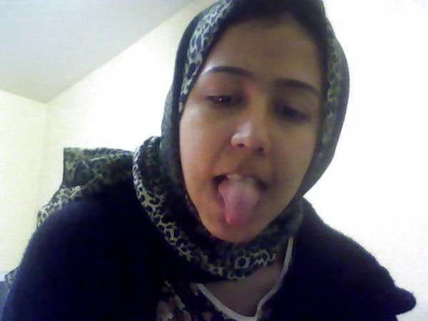 شرموطة بلدى صغيرة على أول سام المنيكة