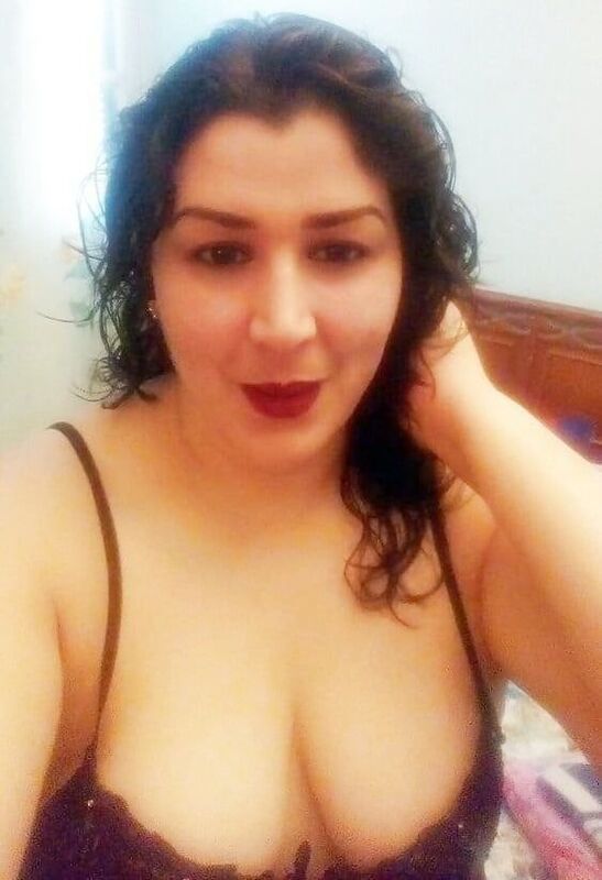 شرموطة صدرها يهبل